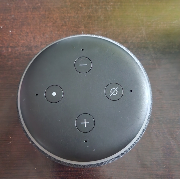Amazon Alexa - Picture 1 of 3